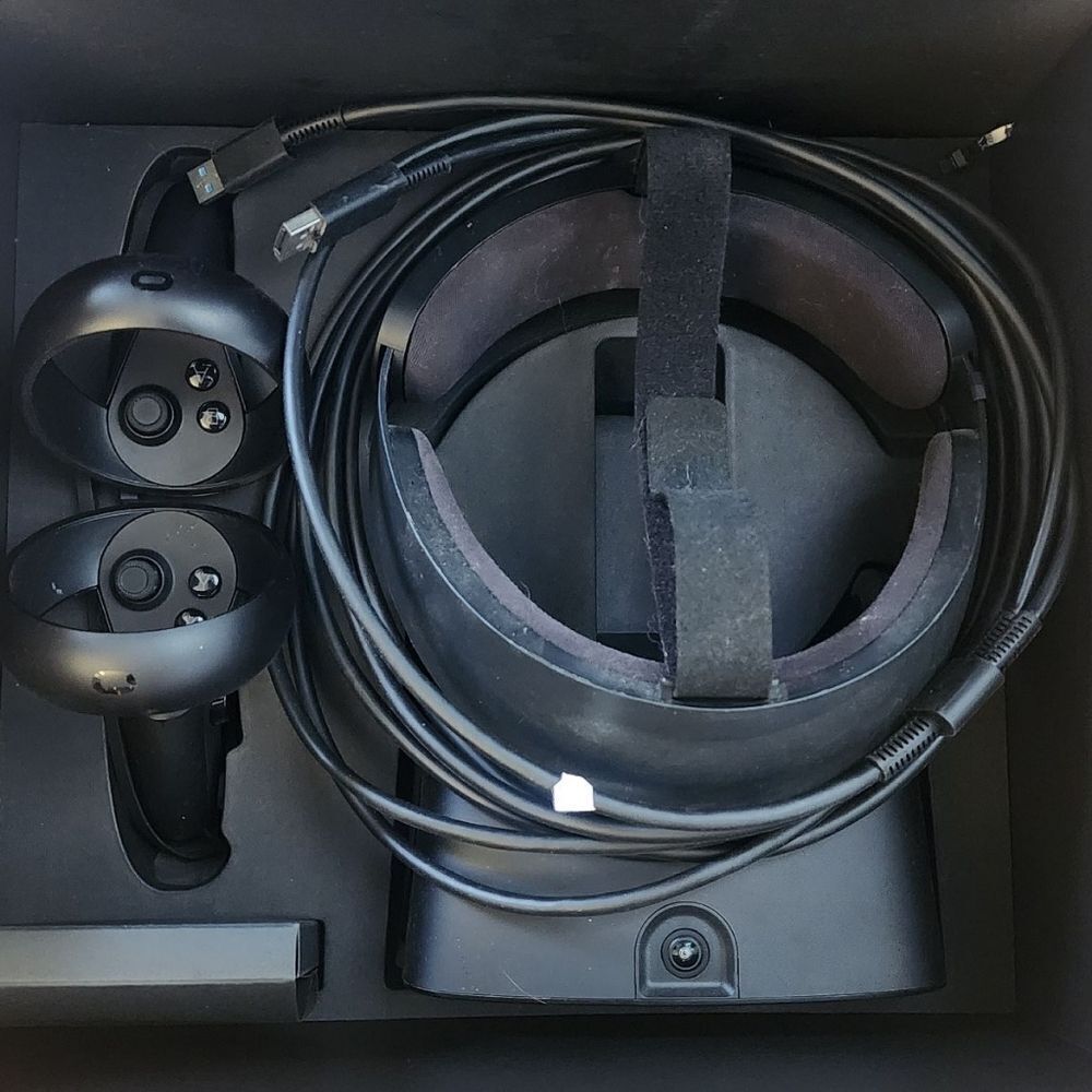 Oculus Rift S PC-Powered VR Gaming Headset - Picture 3 of 11